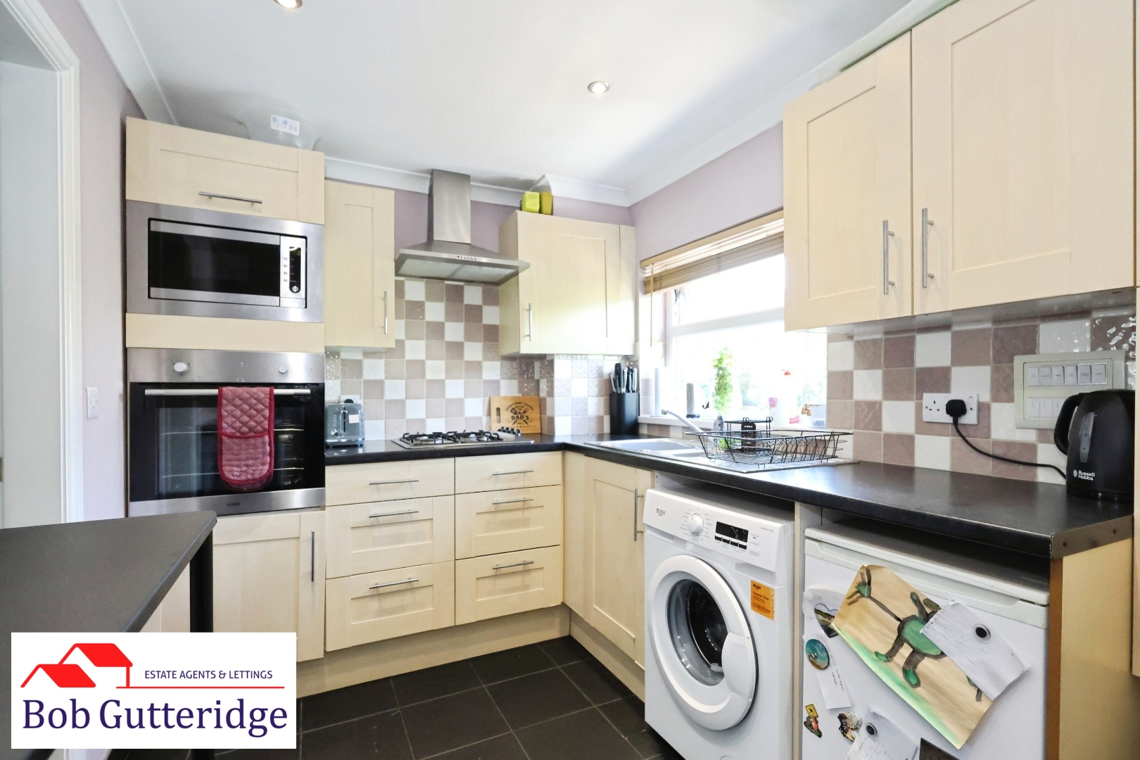 FITTED KITCHEN